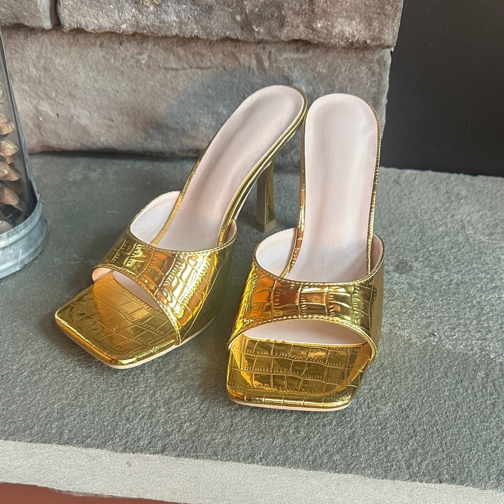 SHEIN Shiny Gold Croc-Embossed Heels